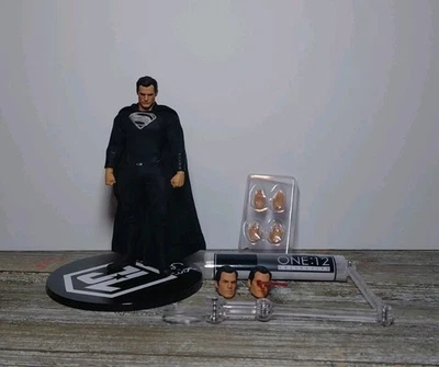 Mezco One: Twelve Collective 豪华 Zack Snyder 正义联盟 超人 — 第 1/4 张图片
