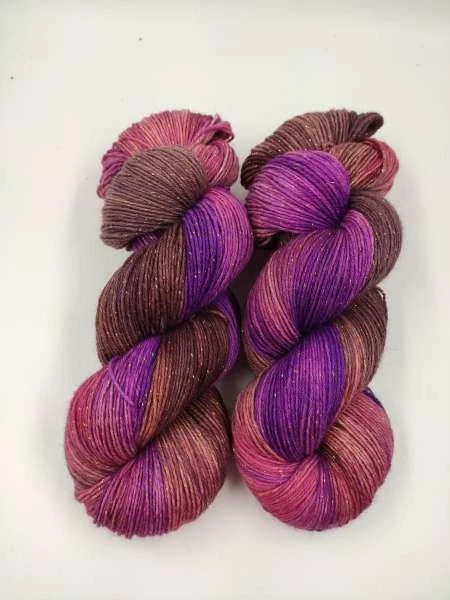 handgefärbte Sockenwolle 4 fach - Der Klassiker GOLD *BRAUNLILA ROSE 113 - Bild 1 von 1