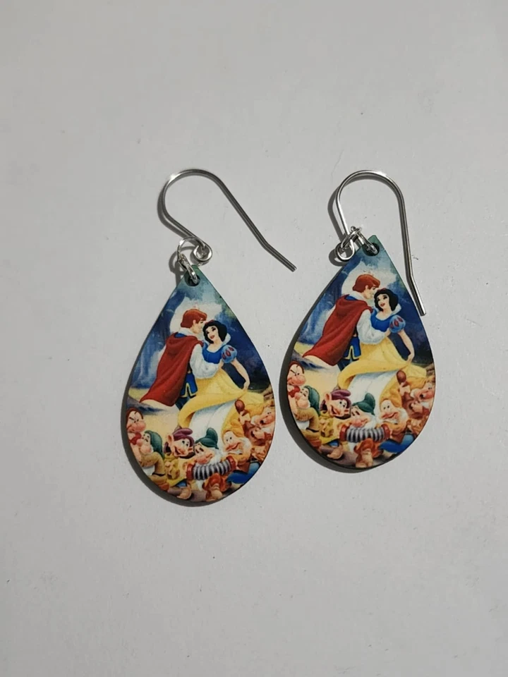 Pendientes lágrima de madera Blancanieves Reina malvada: hipoalergénicos Foto 1 de 1