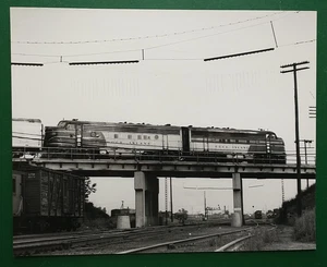 Foto en blanco y negro Rock Island RR, Peoria Rocket Westbound, 1958, 8"x10" - Imagen 1 de 3