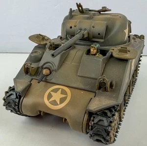 M4 Sherman Panzer 1:35 21st Century Toys (2002) großes Vitrinenmodell mit Besatzung - Bild 1 von 18