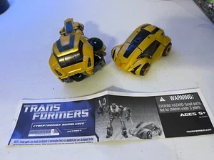Transformers - Generations Deluxe Class Cybertronian Bumblebee 2 Stück - Bild 1 von 5