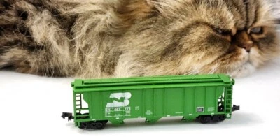 Con-Cor N Scale Trough roof 3 Bay Covered Hopper Burlington Northern #467119 - Image 1 of 4