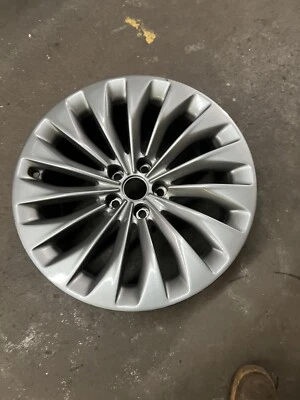 #70899 17-19 GENESIS G90 OE USED WHEEL 19" 52910D2310 REAR - Image 1 of 4