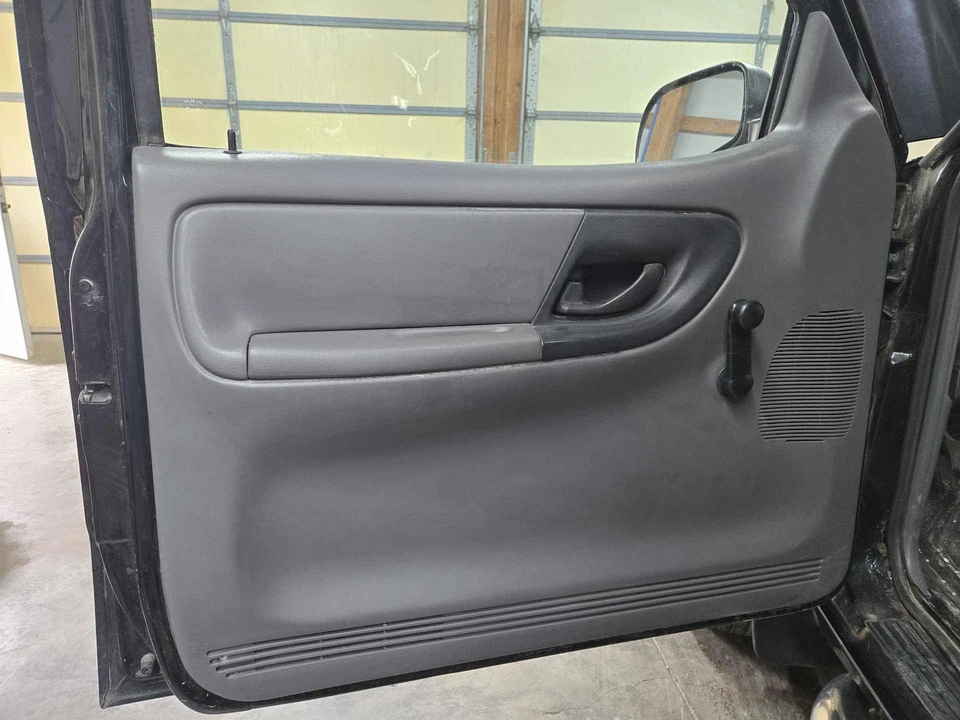 1998 - 2002 福特 RANGER DRIVER 门饰板 * 手动车窗 * 灰色 * 非常好 * — 第 1/1 张图片