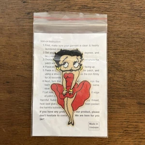 Betty Boop Marilyn Monroe Pose Hierro en Parche 4" X 2" NUEVO - Imagen 1 de 4