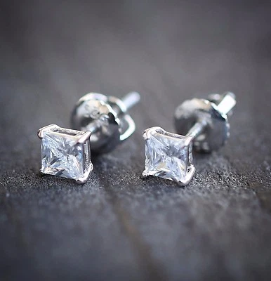 Aretes pequeños enchapados en oro blanco para mujer y hombre corte princesa atornillado trasero para hombre Foto 1 de 4