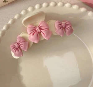 White And Pink Bows Curved Style Resin And Acrylic Hair Claw - Picture 1 of 2