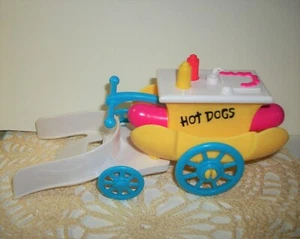 2010 Zhu Zhu Puppies Yellow Hot Dog Cart Replacement - Missing Umbrella ~ No Pup - Picture 1 of 5