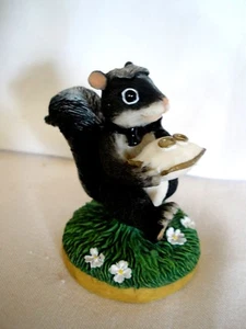 CHARMING TAILS FITZ & FLOYD~ ""EL PORTADOR DEL ANILLO" ~ 82/104~ SKUNK FRIEND - Imagen 1 de 4