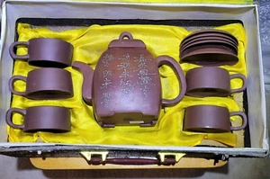 Set di 5 teiera cinese vintage Yixing Zisha, piatto piattino, tazza da tè firmata con scatola - Foto 1 di 14