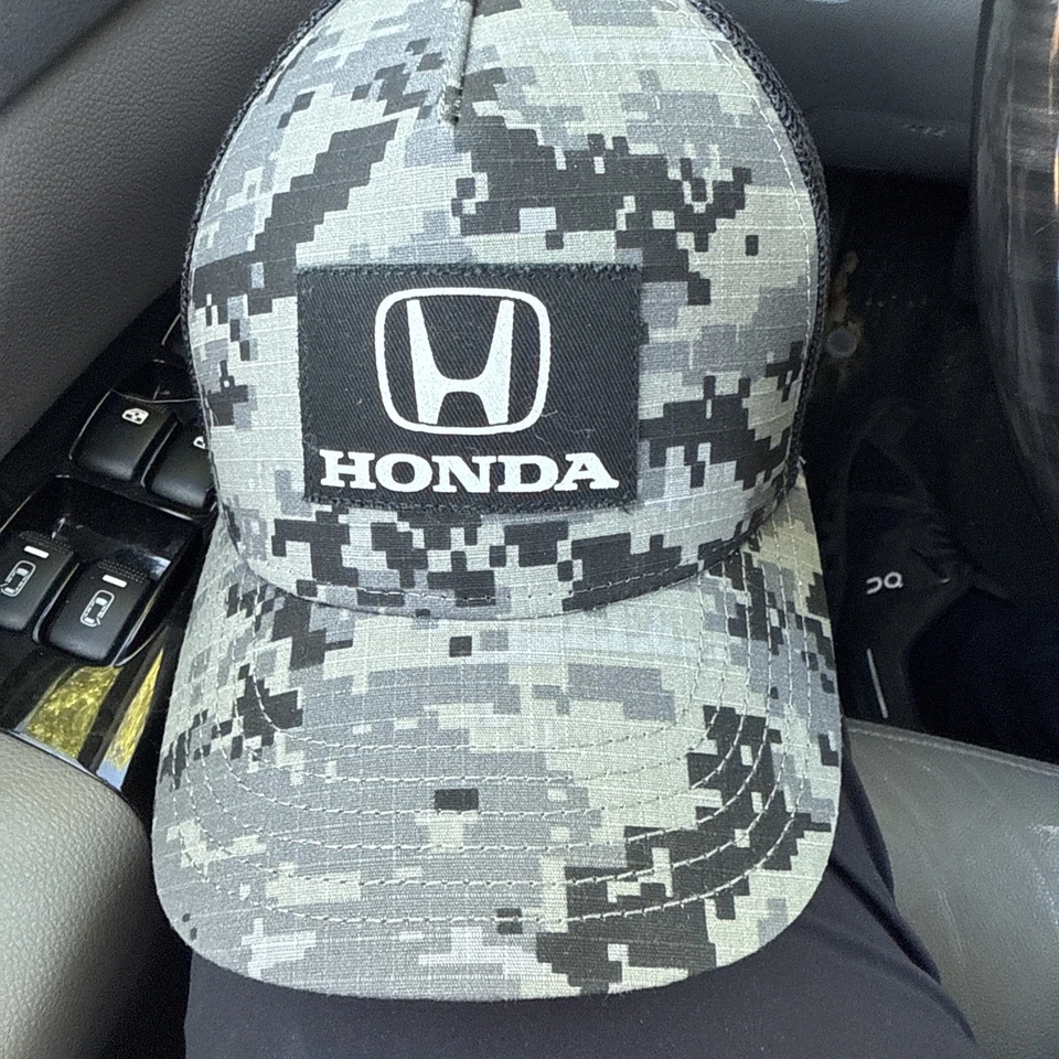 Honda Logo Black And Camo Baseball Hat Nice Mesh back SnapBack One Size Fits All - Image 1 of 4