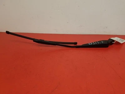 Landrover Range Rover Velar R-Dynamic SE 2020 brazo limpiaparabrisas trasero Foto 1 de 4