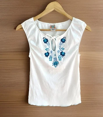 Top blanco con corbata bohemia floral azul bordado talla XS Weavers Girl años 2000 Foto 1 de 4