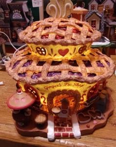 Lemax 2019-24 Ginger's Pie Shop Sugar N' Spice #85437 LED Pick-Up Kitchen Sweets - Picture 1 of 10