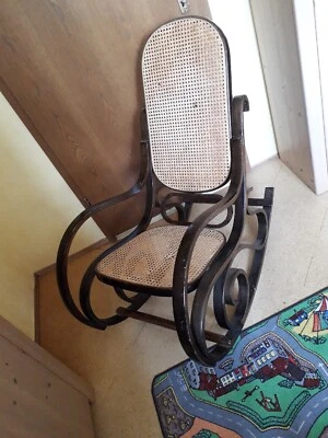 Schaukelstuhl / Schwingsessel / Holz / Rattan  Wiener geflecht - Bild 1 von 4