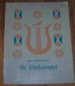 Menú de cena vintage Glockenspiel Restaurant for a Memorable Meal 25 de abril de 1959 - Imagen 1 de 2