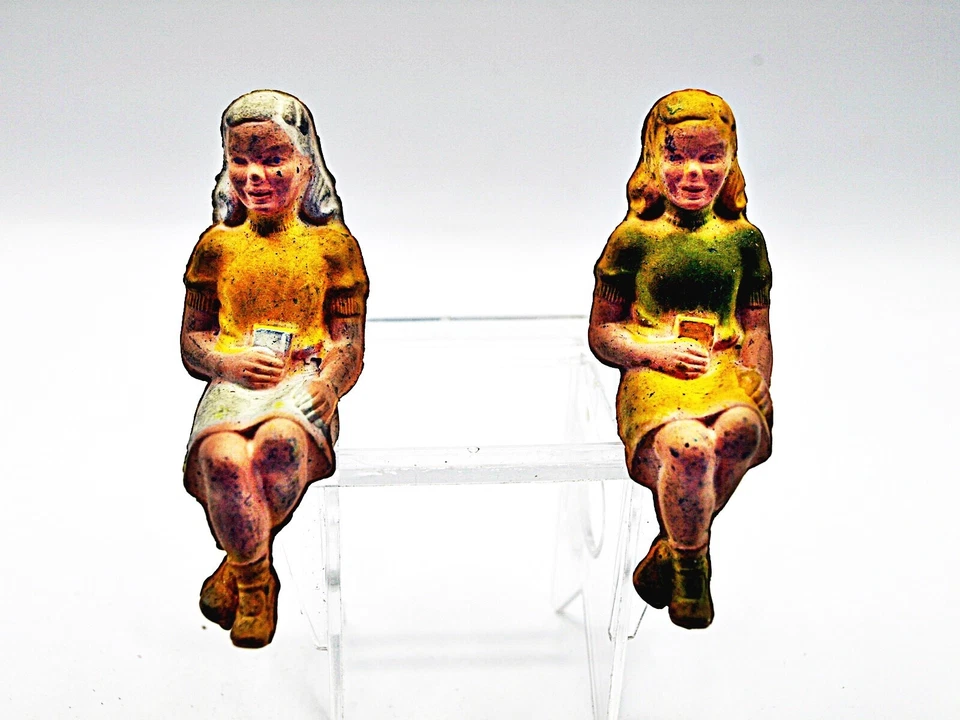 Vintage Gerber Plastic Co. St Louis Seated Females, 3in High - Image 1 of 1