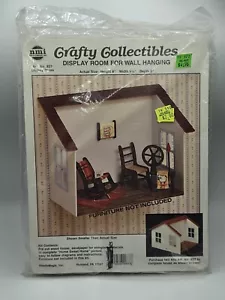 Crafty Collectibles Display Room For Wall Hanging NEW Old Stock Dollhouse Kit - Bild 1 von 2
