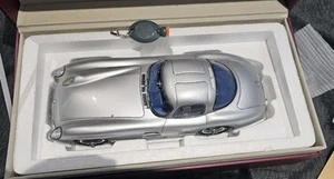 Mercedes-Benz 300 SLR Coupé 1955 interior azul escala 1:18 por CMC - Imagen 1 de 15