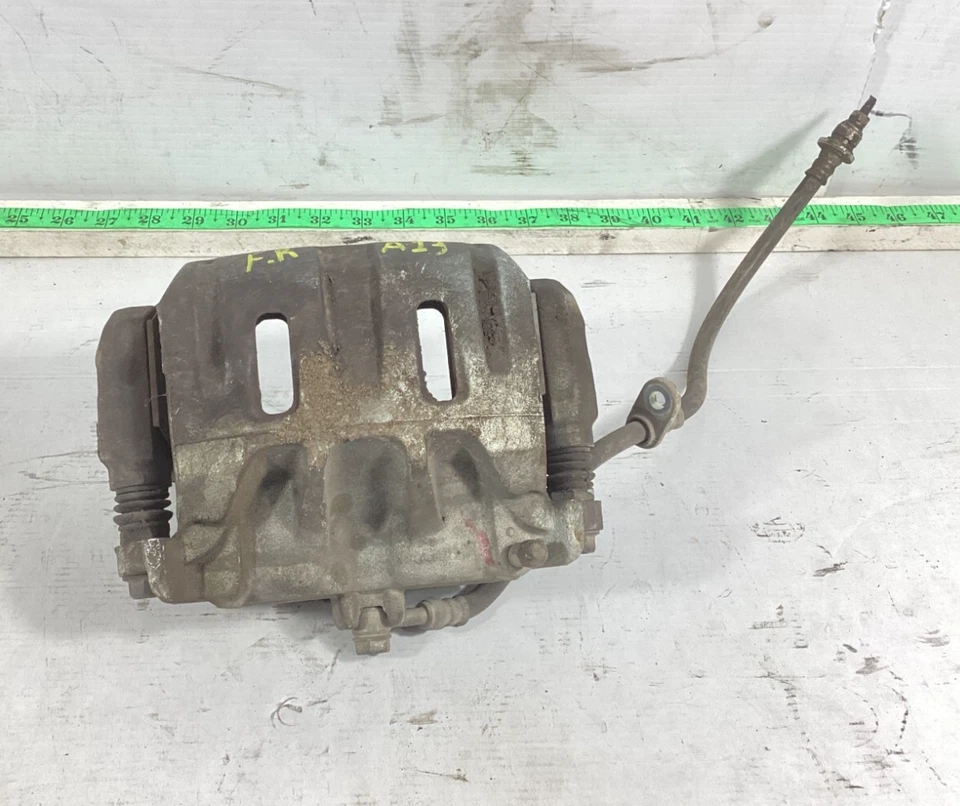 Pinza de freno delantera derecha del lado del pasajero Honda Odyssey 2011-2017 OEM. Foto 1 de 4