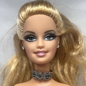 Muñeca Barbie de vacaciones 2004 muñeca desnuda ombligo pestañas enraizadas collar pendientes  - Imagen 1 de 12