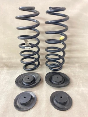 2008 Chevrolet Avalanche 1500 Coil Springs with Insulators Rear OEM 25783733 YWK - Image 1 of 4