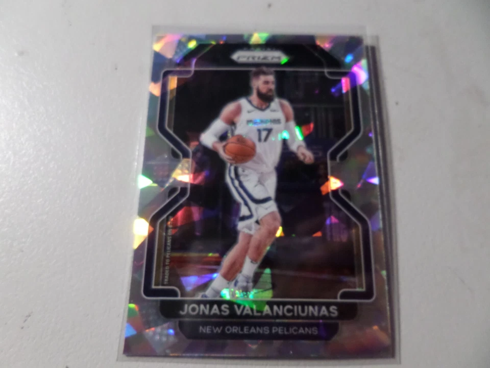 2021-22 #62 Jonas Valanciunas Panini Prizm Silver Cracked Ice Pelicans - Image 1 of 1