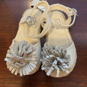 New With Tags GAP KIDS Girls Sandals Gold W/Strap Shoes Girls Size 6 - Picture 1 of 6
