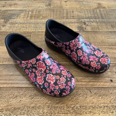 Zuecos sin cordones Crocs - Zapatos de enfermería de trabajo - Negro Rosa Flor Sin cordones - Para mujer 9 Foto 1 de 4