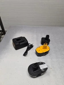 Lot of 4 Power Tool Batteries & Charger - Used, Working Condition - Zdjęcie 1 z 18