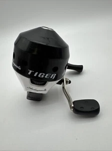 Shakespeare Tiger Spin Cast Fishing Reel White Gear Ratio 3.5.1  TIGRA15 - Picture 1 of 6