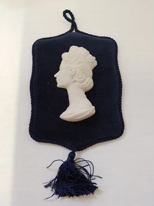 CAPODIMONTE 'Queen Elizabeth II Silver Jubilee' Porcelain Cameo Plaque on Velvet - Picture 1 of 4