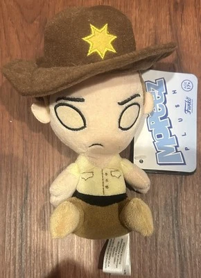 Peluche Funko Rick Grimes Mopeez The Walking Dead AMC con etiquetas 2016 Rick Grimes Foto 1 de 4