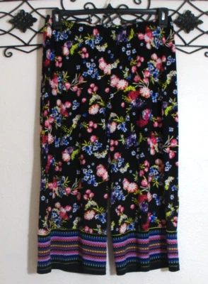 East 5Th Women's Knit Capri Pants Size M Black Floral Elastic Waist - Image 1 of 4