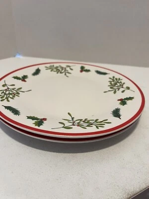 Juego de 2 platos de cena Royal Norfolk 10 1/2" bayas de acebo de Navidad Foto 1 de 4