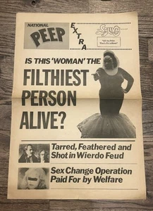 Original John Waters PINK FLAMINGOS Divine ~ Newsprint Press Kit, National Peep - Foto 1 di 9