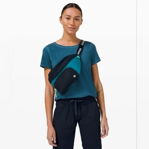 Bolso Cinturón Lululemon The Rest is Written *3L Azul Marino Verdadero/Azul Hawaiano - Imagen 1 de 8