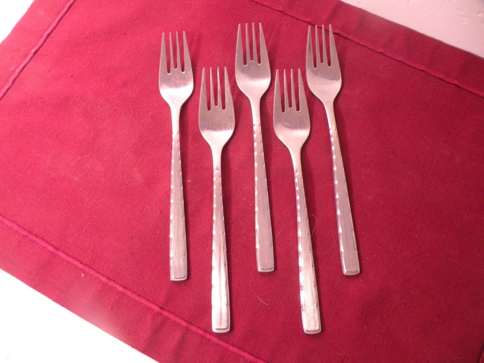 Juego de 5 tenedores de ensalada Oxford Hall MOONSCAPE cubiertos de acero inoxidable 6 3/4" Foto 1 de 4