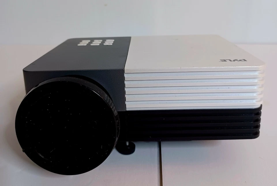 PYLE PRJG65 Digital Multimedia Home Projector 1080p - Image 1 of 4