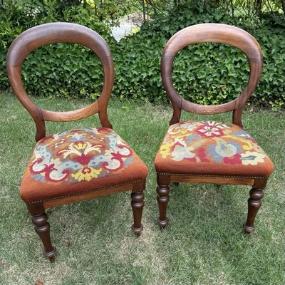 Sillas globo victorianas antiguas de madera maciza (2) cojines florales de punta de aguja de lana Foto 1 de 4