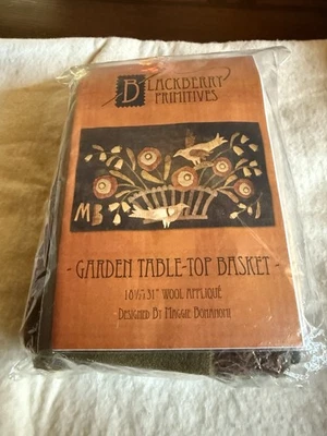 Maggie Bonanomi Blackbird Primitives Kit de Apliques de Lana Cesta de Mesa de Jardín Foto 1 de 4