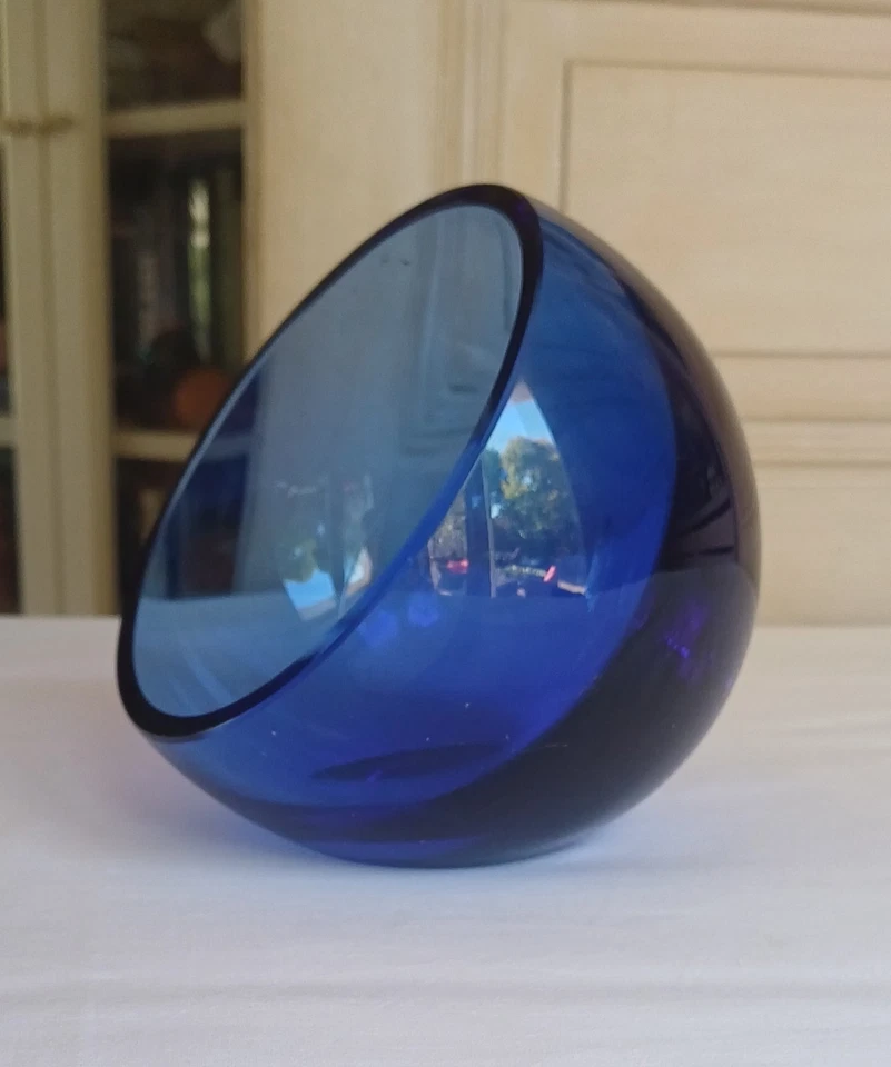 Vide Poche - Cendrier demi sphère en verre bleu Murano années 70 - 1,4 kg - Photo 1/4