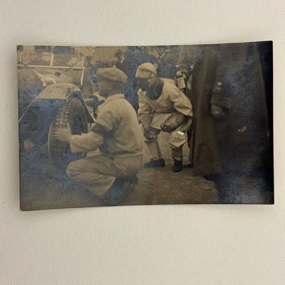 Fotografía de coche de carreras vintage impresión doble cambio de neumático Francesco Crupi Foto 1 de 4