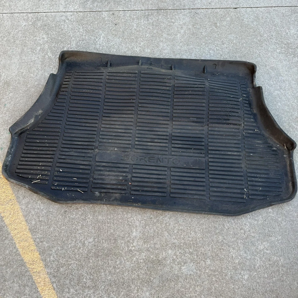 2003-2009 KIA SORENTO LOGO OEM REAR BACK CARGO FLOOR LINER MAT RUBBER READ - Изображение 1 из 4