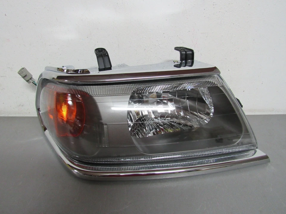 Faro lateral derecho mitsubishi montero sport 2000 2004 Foto 1 de 4