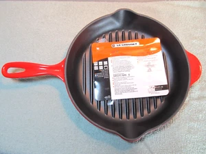 LE CREUSET RED ENAMEL CAST IRON ROUND SKILLET GRILL 10 1/2" NEW NO BOX COOK CHEF - Picture 1 of 17