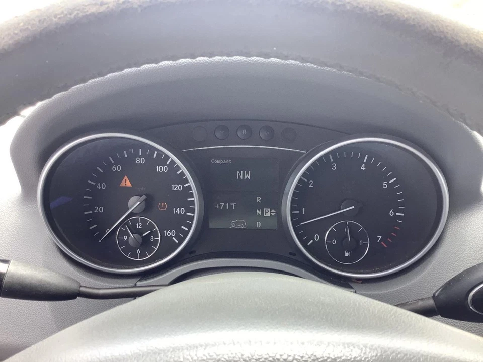 Speedometer 251 Type R350 MPH ID 2514405747 Fits 09-10 MERCEDES R-CLASS 4663780 - Image 1 of 1