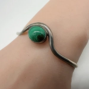 VTG Native American Signed Sterling Silver Malachite Cuff Bracelet 8.1g #pbj - Picture 1 of 11