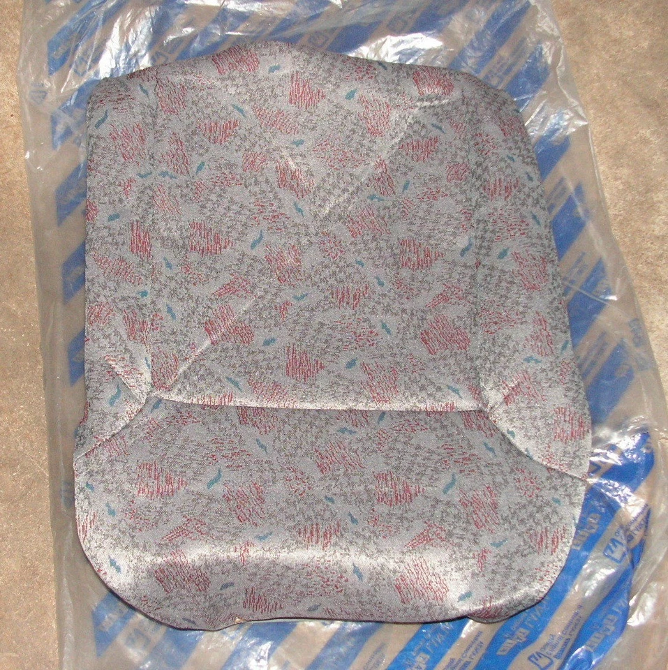 Центральные сиденья Fiat Ulysse внешняя крышка спинки сиденья номер детали 14900498 - Изображение 1 из 1